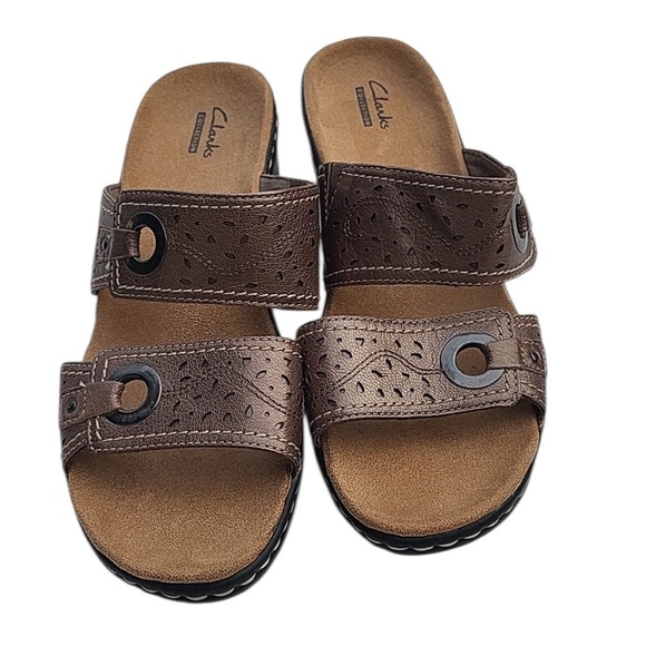 Clarks Shoes - Clarks Collection women's shoes sandals pewter
Lexi Laurel size 10 preloved
